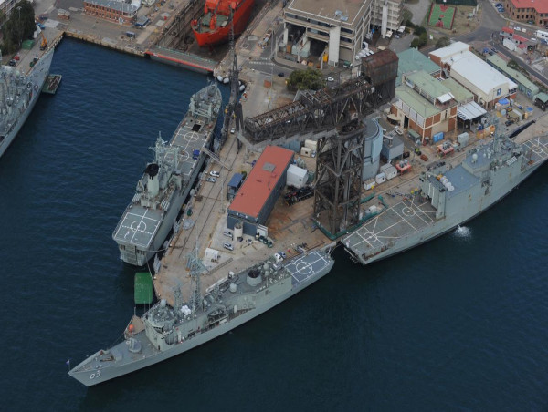  Iconic warship takes to Sydney Harbour 