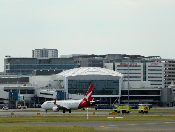 Qantas plane lands after engine trouble