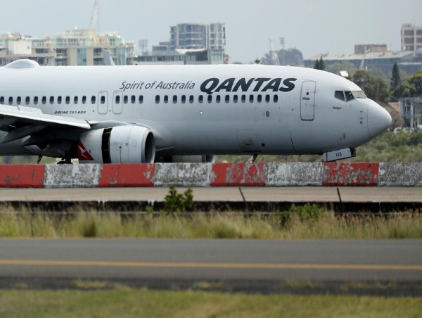  Qantas plane lands safely after mayday 