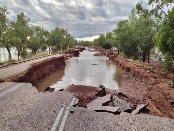  WA floods destroy dozens of homes 