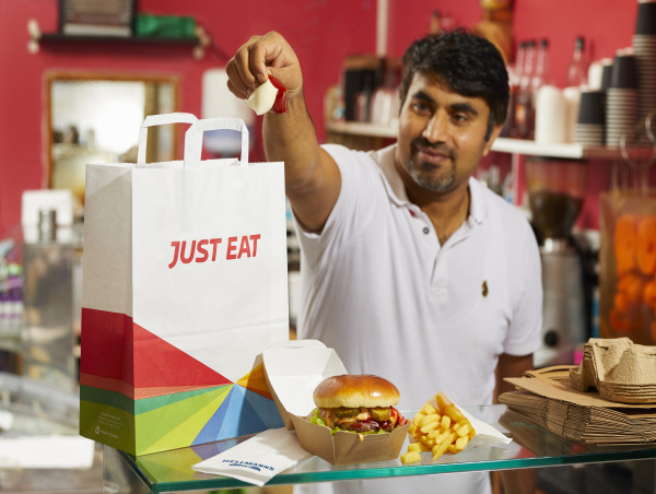  Just Eat predicts earnings growth in 2023 despite another drop in orders 
