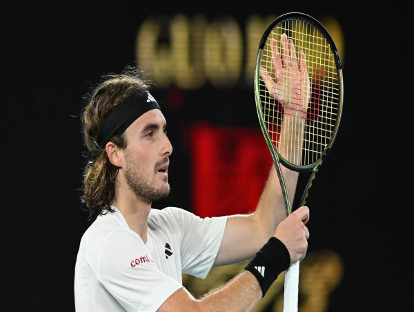  Building Tsitsipas beats Hijikata at Open 