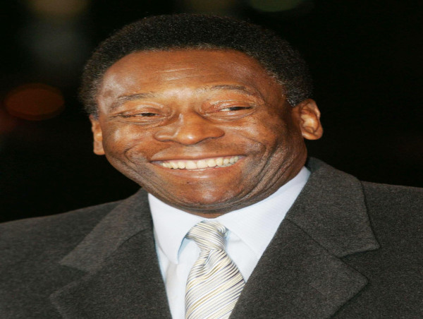  Shirt made for Pele’s last Brazil appearance to be sold 