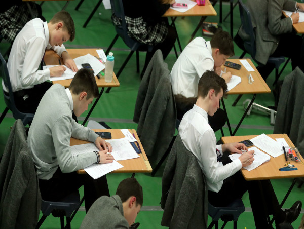  Students to sit digital mock exams in new trial 