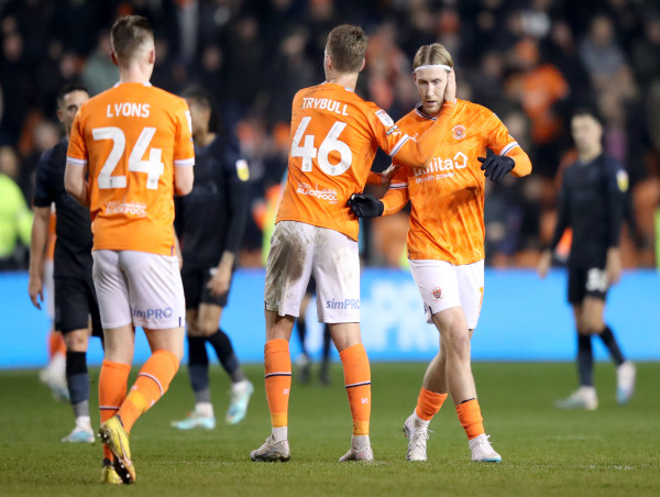 Blackpool snatch last-gasp draw with Huddersfield 