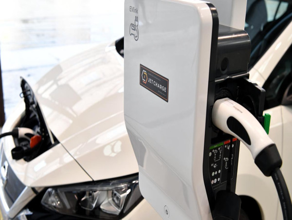 Car industry crashes past climate target amid warnings
