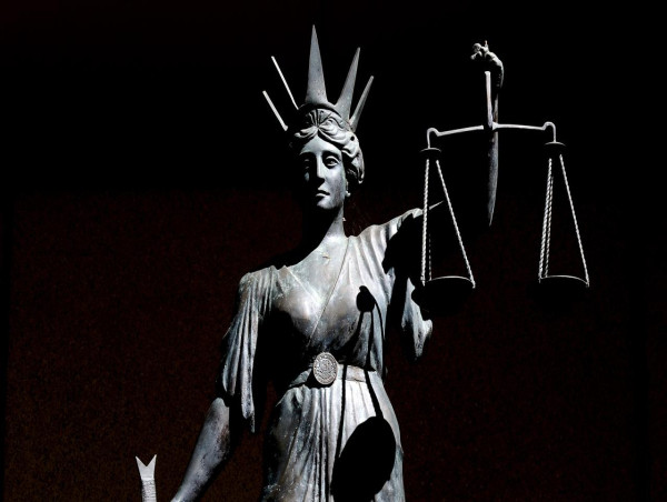  Woman accused of 'drug courier' role in fake $1.1m deal 