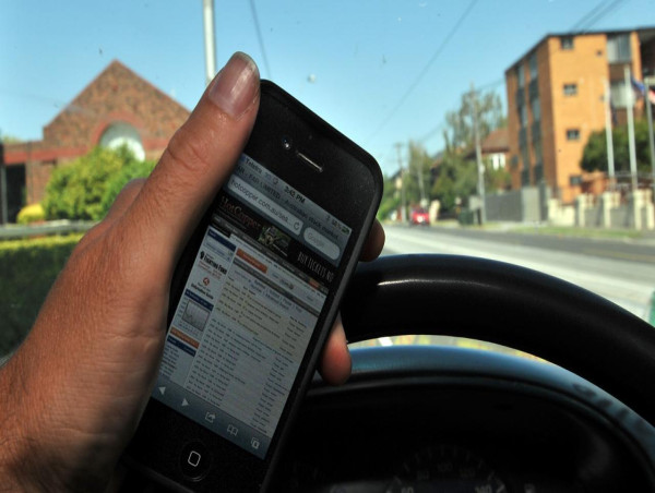 New Vic road rules target drivers distracted by devices