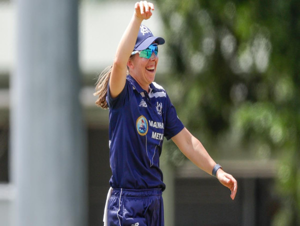  Australia bring in Wareham for Jonassen 