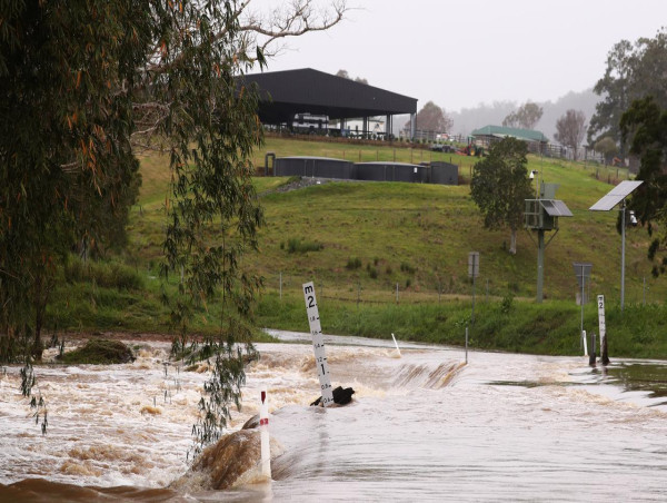 Far north Qld braces for heavy rainfall, flash flooding
