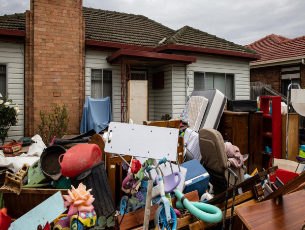 Flood victims given marching orders from Victorian site