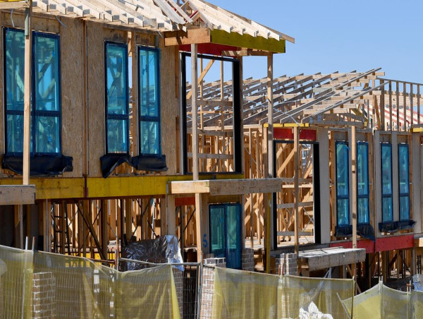 Building sector urges cross-party housing plan support