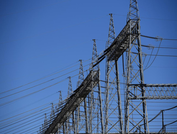  Power tower compensation offer draws mixed response 