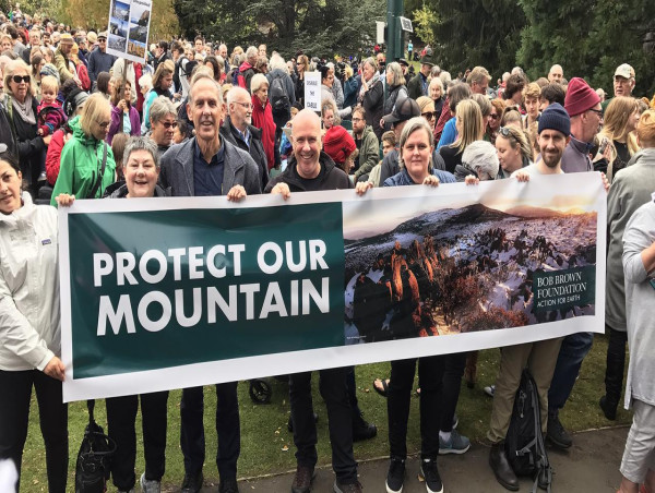 Cable car push hangs on as premier comes out swinging