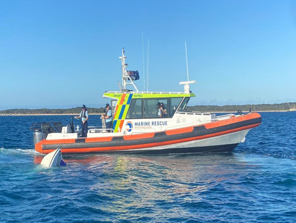  Four rescued after boat sinks in waters off WA 