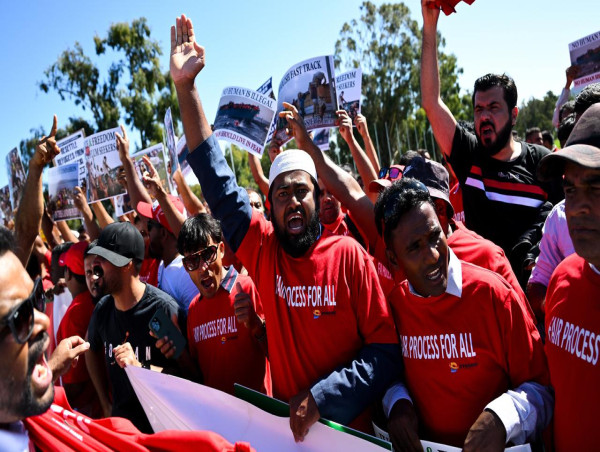  Protesters call for permanent visas for refugees 
