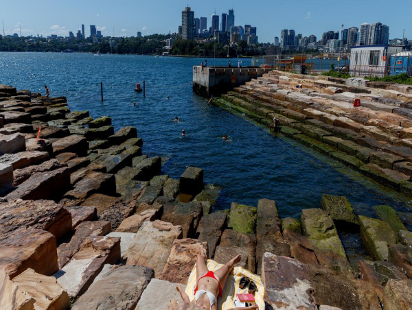 Hotter than summer: Mercury soars in NSW heatwave