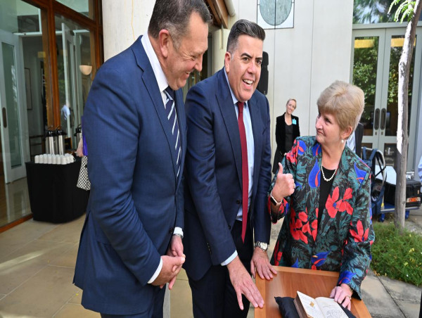  Lyons family hands over historic Bible to parliament 