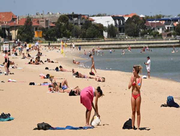  Extreme weather blamed for beaches' poor water quality 