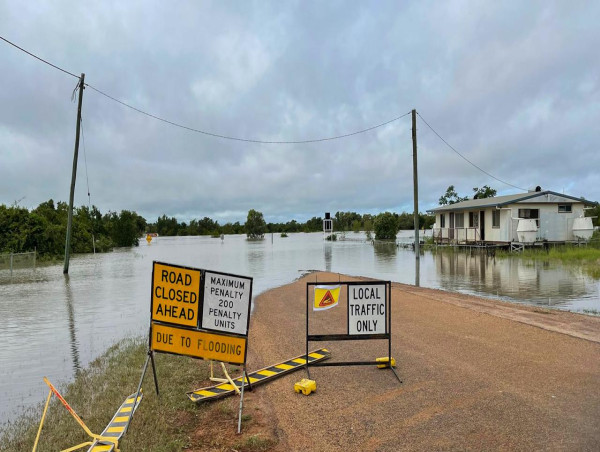  Storms loom for southern Qld as northwest floods 