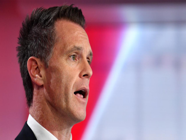  Minns baulks on nurses' pay in NSW leaders debate 