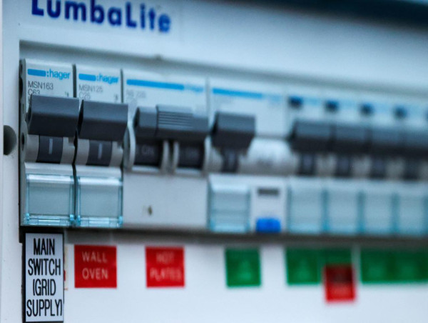  Small businesses brace for looming power price hikes 