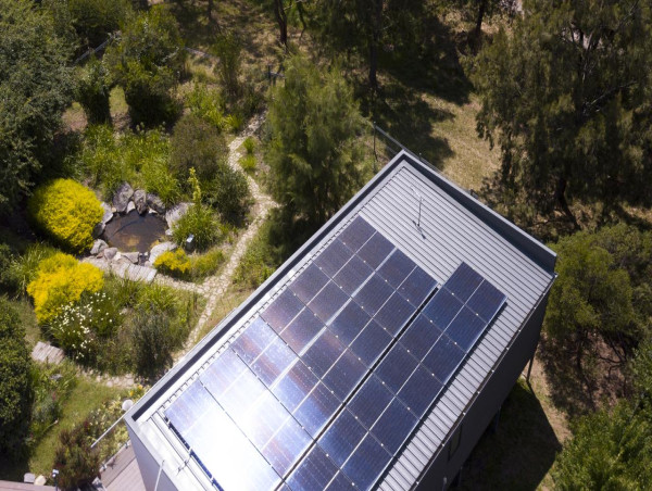  Qld govt urged to rule out solar feed-in charges 