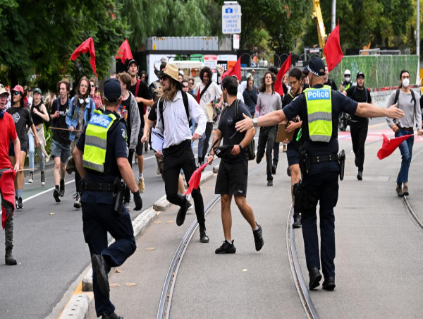  Protesters clash in Melbourne over transgender rights 