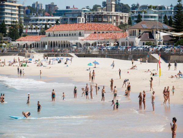  NSW feels the heat as temperatures soar again 