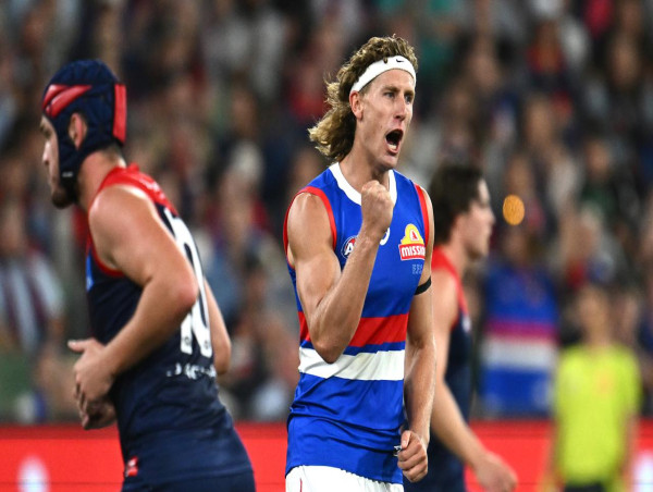 Luke Beveridge won't give up on his 'Dinosaur Dogs'