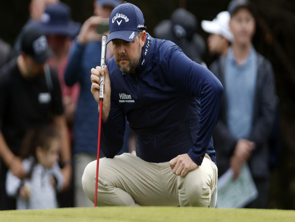 Leishman takes two-shot lead in LIV Golf