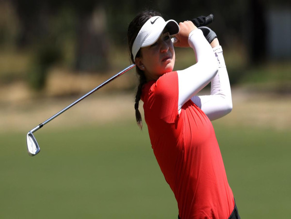 Aussie golfer Gabi Ruffels salutes in Arizona