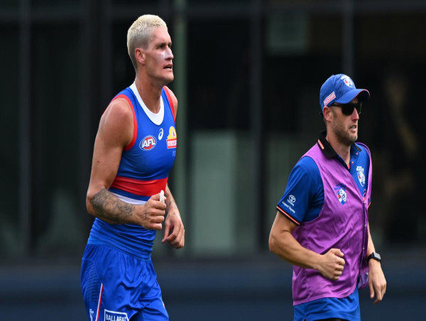 Off-season AFL recruits sidelined in blow for Bulldogs