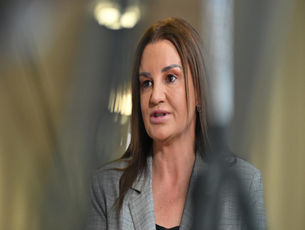 Labor's $10bn housing fund at risk of falling over