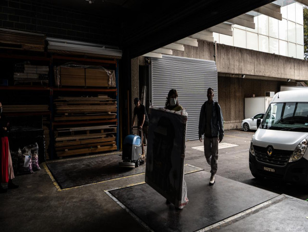  Unpacking of Archibalds under way at NSW art gallery 