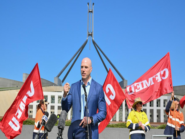  Housing fund hits wall as crossbench turns the screws 