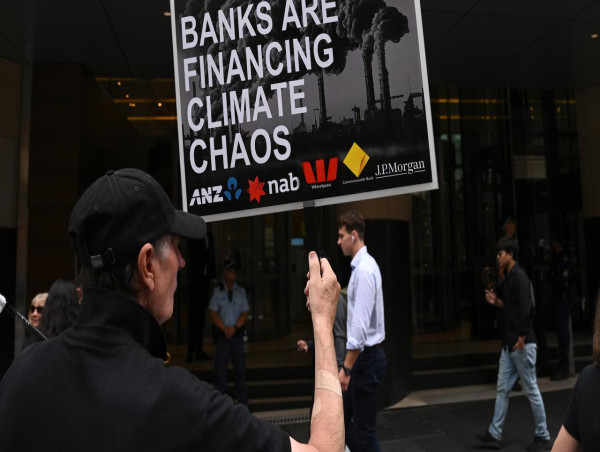  Climate protesters shut out of banking summit 