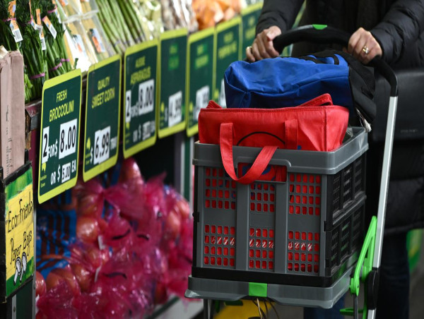  Spending slows as households start to shut up shop 