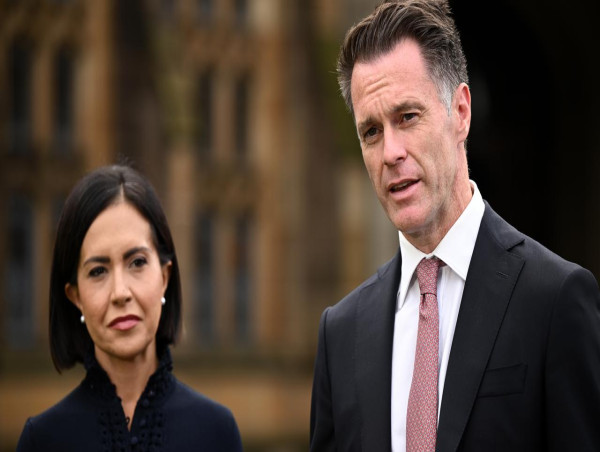 Minns heads to Menindee as NSW count continues