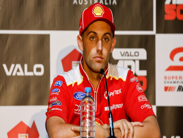 De Pasquale, van Gisbergen split Melbourne poles