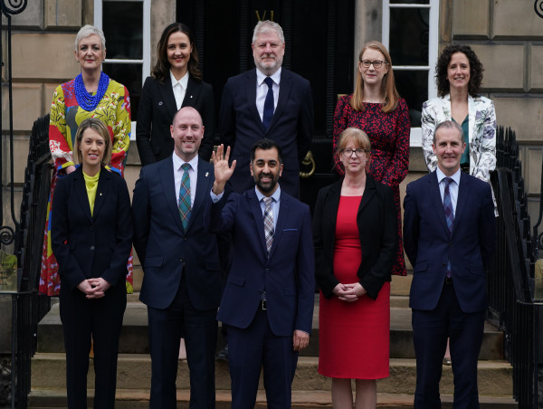  Humza Yousaf to chair first Cabinet meeting with new team 