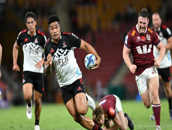 Crusaders win 12th-straight over frustrated Reds