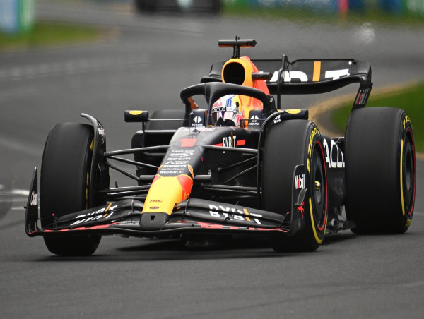 Verstappen sets lap record at Australian F1 grand prix