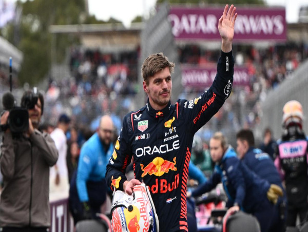 Chasers doubt they can catch Verstappen in Aussie GP