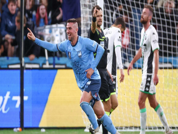 Defensive woes haunt Sydney's ALM finals push