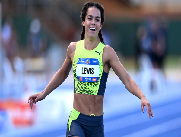  Torrie Lewis completes historic sprint double 