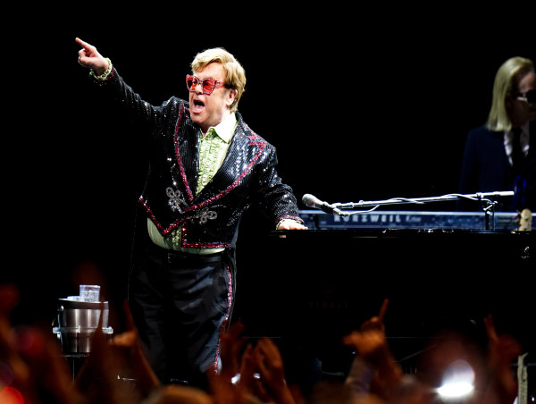 Sir Elton John praises home crowd fans as he kicks off final London shows 