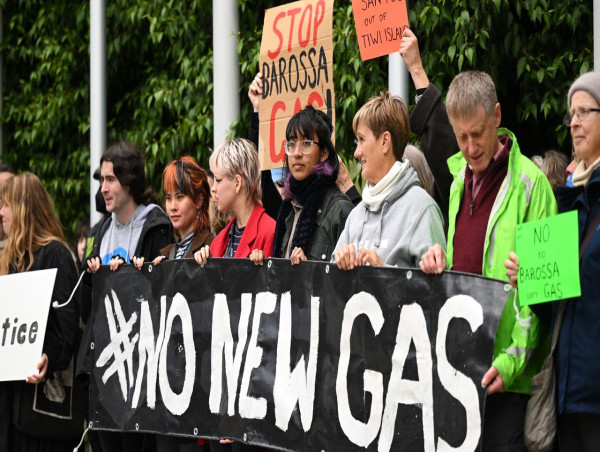  Traditional owners ask banks to reconsider Santos loan 