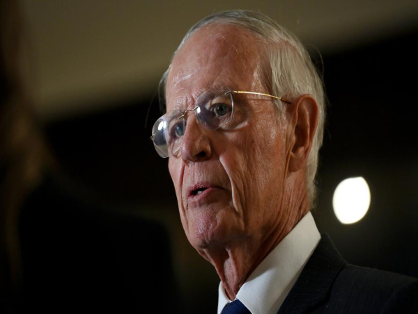  Former defence leaders demand release of climate report 