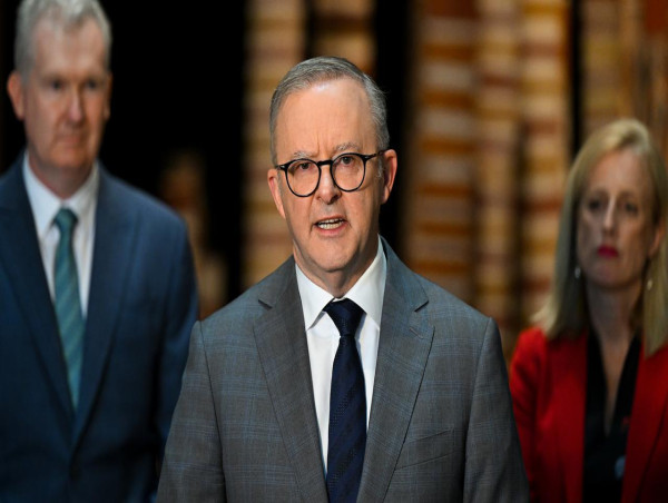 PM says Liberal calls to delay referendum are absurd